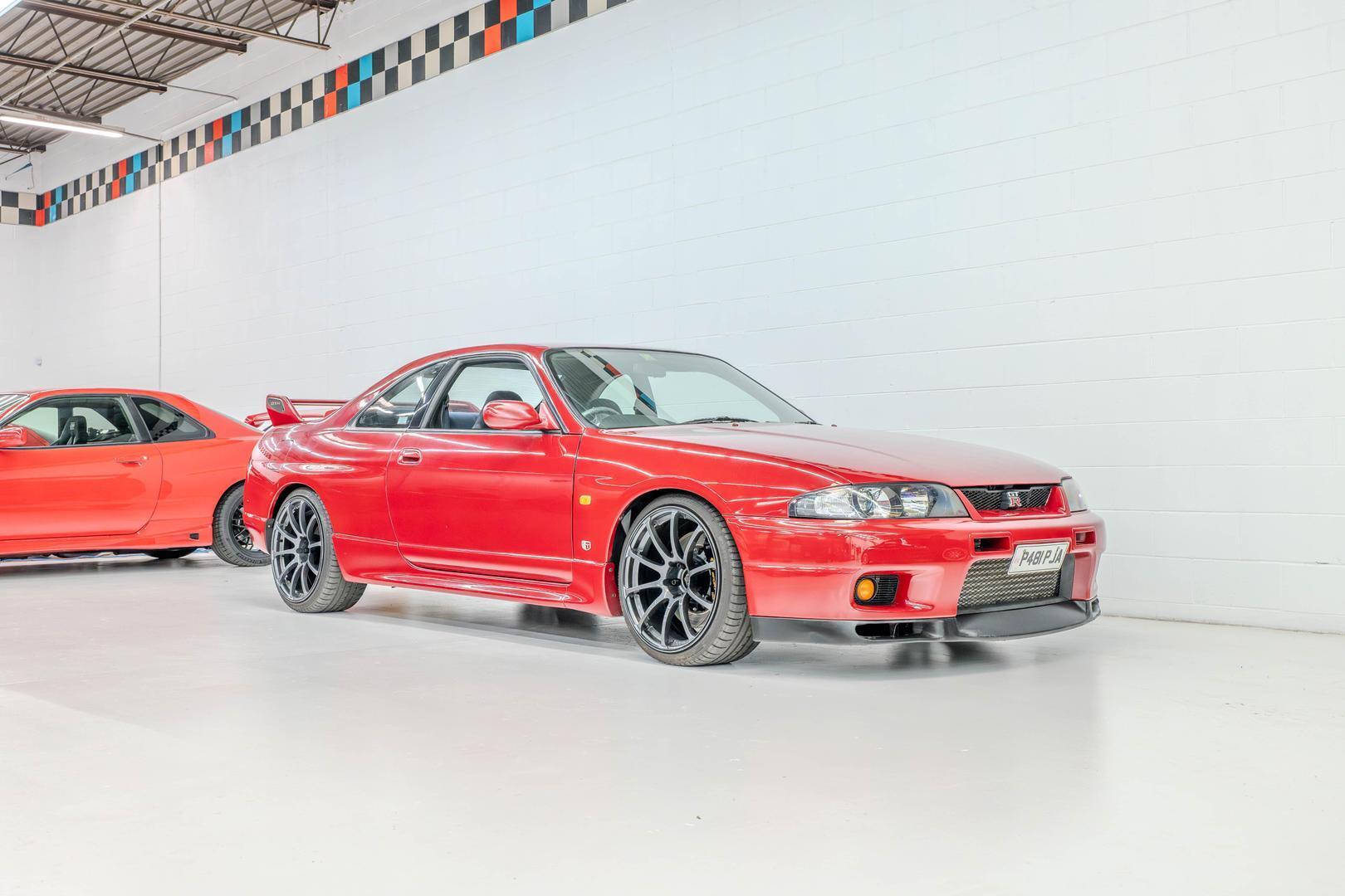 イグニッションモデル　スカイラインR33GT-R　V-spec 1997 Nissan Skyline R33 GTR V-Spec Sold | JDM Supply