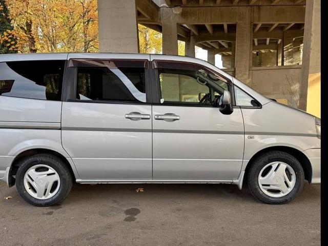 2000 Nissan Serena