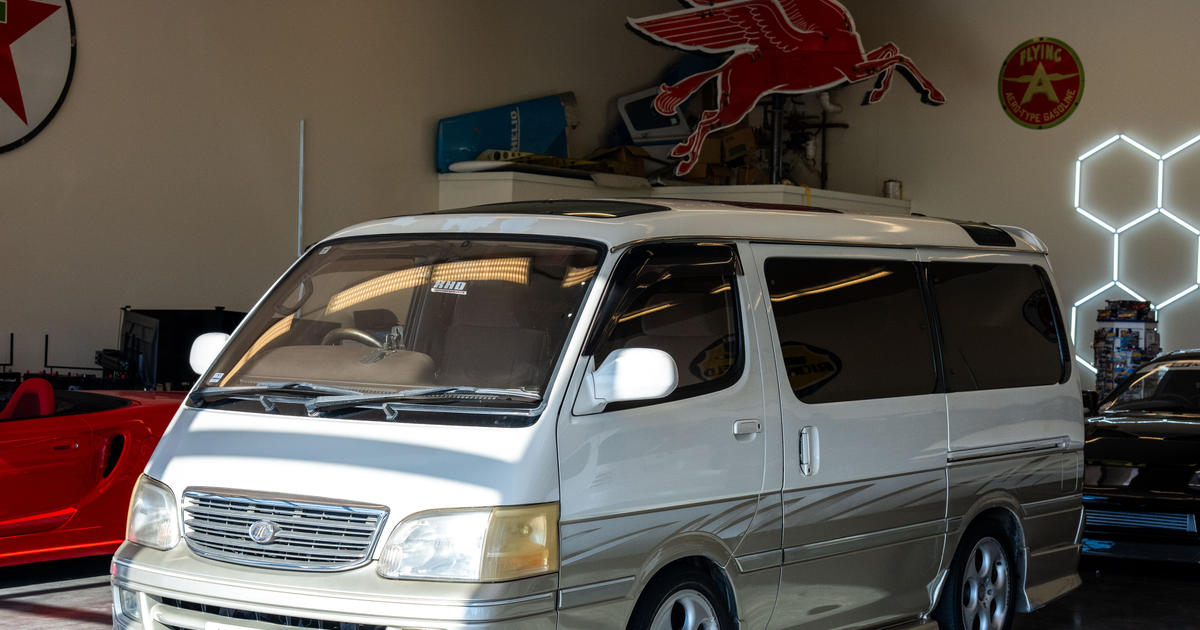 2001 Toyota Hiace Super Custom G For Sale $14,995 | JDM Supply