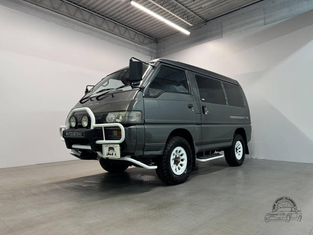 1996 Mitsubishi Delica Starwagon Active World